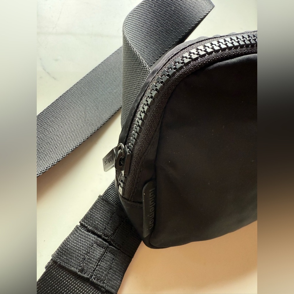 Lululemon Belt Bag 1L With Long Strap - Picture 6 of 7